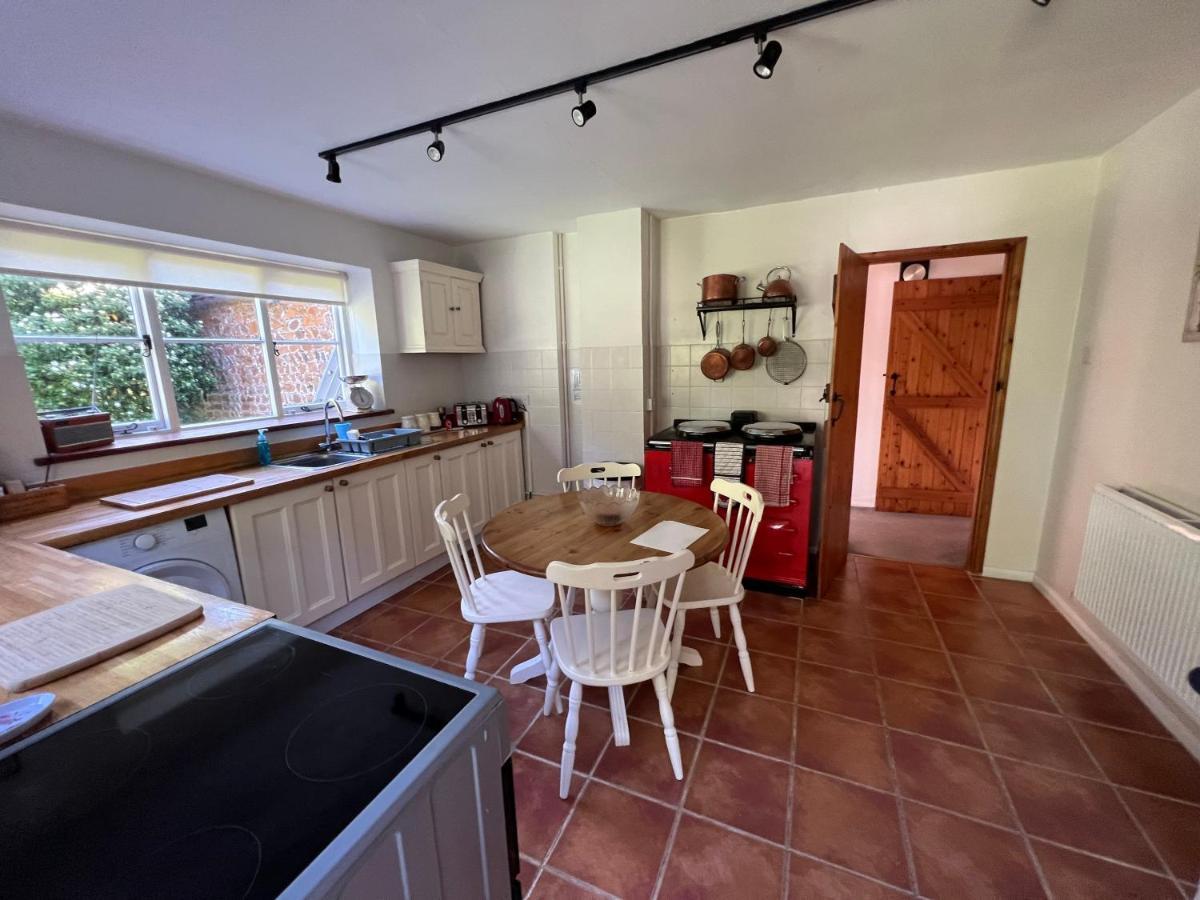 Forestry Cottage. Hot Tub, Open Fire, Dog Friendly Gaywood Exterior foto